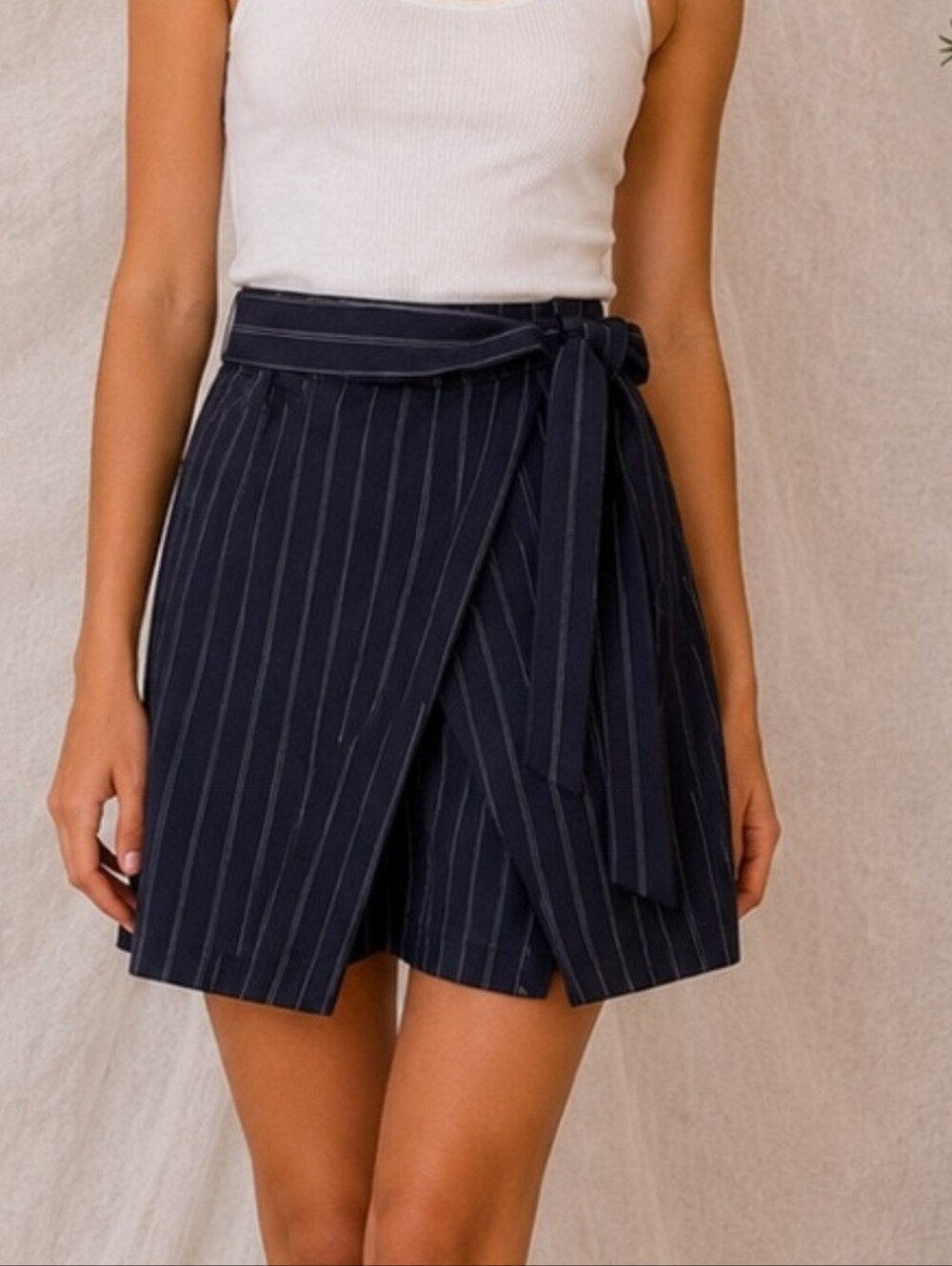 Banana Republic Wrap Style Front Waist Tie Pinstripe Mini Skirt Pockets Belted